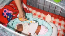 Đem trẻ sơ sinh bỏ trước cổng chùa