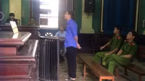 Sử dụng thẻ ATM giả rút tiền, một người Nga lãnh án