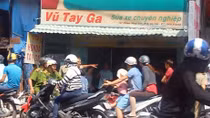 Đến mở cửa, hốt hoảng phát hiện nhân viên chết từ nửa đêm