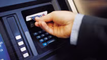 Mất tiền vì nhờ người lạ kiểm tra tài khoản ATM