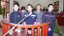 64 năm tù cho 5 tên cướp tiệm vàng