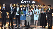 “Tôi thấy hoa vàng trên cỏ xanh” đoạt Bông sen vàng