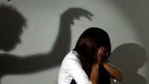 Gã dượng đồi bại đã ra đầu thú