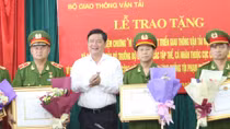 CBCS Cục Cảnh sát hình sự nhận Kỷ niệm chương của Bộ GTVT