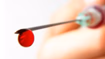 Dùng kim tiêm dọa lây truyền HIV cướp tài sản của phụ nữ