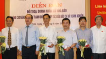 Trao Kỷ niệm chương 'Vì sự phát triển doanh nghiệp' tặng Tổng Biên tập 10 cơ quan báo chí