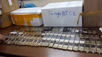 Truy tố đối tượng người Trung Quốc buôn lậu gần 25 ngàn chiếc điện thoại