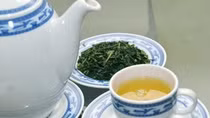 Bỏ thuốc bôi cao su vào nước uống để giết vợ