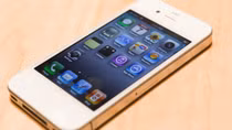 Người dân cảm ơn CSGT khi nhận lại Iphone bị đánh rơi