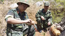 Tiêu hủy một quả bom sót lại sau chiến tranh