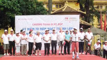 Đạp xe chào mừng 70 năm ngày thành lập ngành Ngoại giao Việt Nam