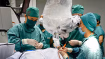 Thực hiện thành công ca xạ phẫu đầu tiên cho bệnh nhân u não