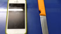 Cướp Iphone, đạp ngã nạn nhân rồi bỏ chảy