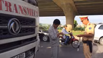 Ra quân xử nghiêm xe tải đi vào phố cấm