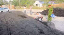 Đổ trộm hơn 50 tấn chất thải công nghiệp ra môi trường