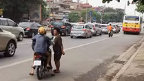 Người phụ nữ ‘xin đểu’ trên đường Phạm Văn Đồng sẽ được đưa đi trị bệnh tâm thần