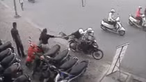 Truy xét hai tên cướp táo bạo trước nhà hàng