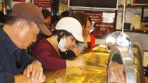 USD mạnh đẩy vàng rớt thảm