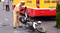 Va chạm xe buýt ngược chiều, 3 người thương vong
