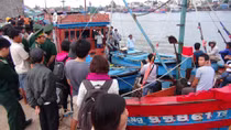 Giây phút kinh hoàng đối mặt những kẻ lạ mặt xả súng bắn ngư dân ngoài biển khơi