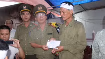 Sẻ chia nỗi đau với nạn nhân trong trận lũ lụt thế kỷ tại Quảng Ninh