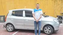 Lái xe taxi hất Công an lên nắp ca pô