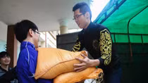 "Xuân về no ấm 2016" đến với bà con xã Ngọc Chiến - Sơn La