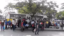 Kết thúc kỳ nghỉ lễ, người dân ùn ùn trở lại thành phố