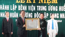 Phó Chủ tịch nước trao tặng Huân chương Độc lập hạng Nhất cho Bệnh viện TW Huế