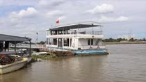 Thi thể người đàn ông nước ngoài trên sông 