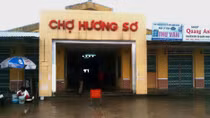 Nhiều tiểu thương bỏ chợ vì lò mổ gia súc gây ô nhiễm