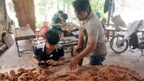 Ông chủ xưởng gỗ tật nguyền cảm hóa thanh, thiếu niên hư 