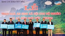 Chủ tịch nước trao quà an sinh xã hội cho hộ nghèo ở biên giới Việt- Trung