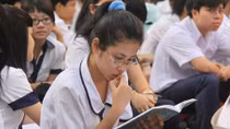 Các trường phổ thông tuyệt đối không được cắt xén chương trình