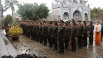 Hội phụ nữ Tổng cục Hậu cần - Kỹ thuật dâng hương, báo công tại Đền Hai Bà Trưng