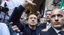 Cựu Thủ tướng Italia Silvio Berlusconi vẫn bị cáo buộc
