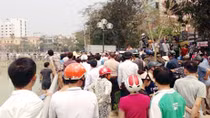 Nỗ lực cứu bé trai ngã xuống hồ không thành