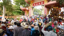 Chen chân tại ngôi chùa linh thiêng nhất đất Võ