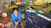 Gần 4 nghìn bao thuốc lá giấu trong thảm lót ghế 