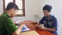 Vào đền trộm tiền công đức nạp thẻ game
