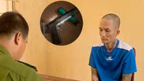 Tên trộm có 4 tiền án thủ sẵn súng ngắn theo người 