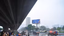 Đội mưa tạm biệt Tổng thống Obama rời Hà Nội