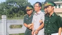 Bàn giao đối tượng truy nã cho Công an Trung Quốc