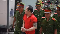 ‘Dọa mua hòm’ ép gia đình con nợ ký giấy