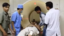 Người chạy xe ôm bị đạp ngã xe trọng thương khi truy đuổi tội phạm