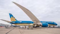 Chiếc máy bay Boeing 787-9 Dreamliner đầu tiên của Vietnam Airlines bay trình diễn thành công tại Paris Air Show 2015