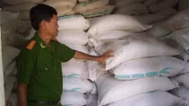 Phát hiện thêm số lượng lớn đường cát nhập lậu trong vườn cao su