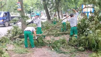 Phố phường vẫn ngổn ngang, tan hoang