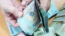 Ngân hàng trả dư hơn hai trăm triệu, nữ khách ngoại biến mất