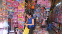 Thấp thỏm nỗi lo đồ chơi độc hại dịp Tết Thiếu nhi